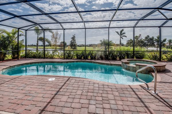 Pool Enclosure Cleaning in Slidell
