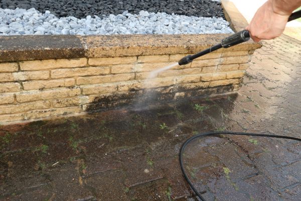 Retaining Wall Power Washing in Slidell
